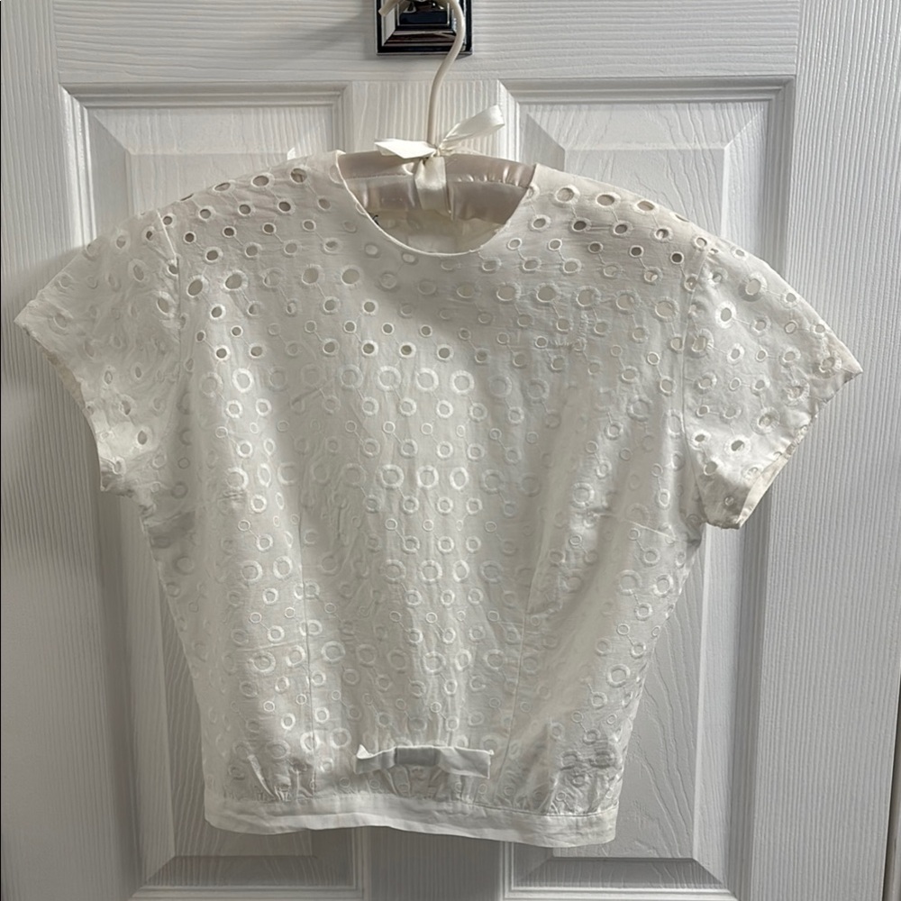 Vintage 1950's Women's White Eyelet Short Sleeve Mid Drift Top- Fabulous S/M